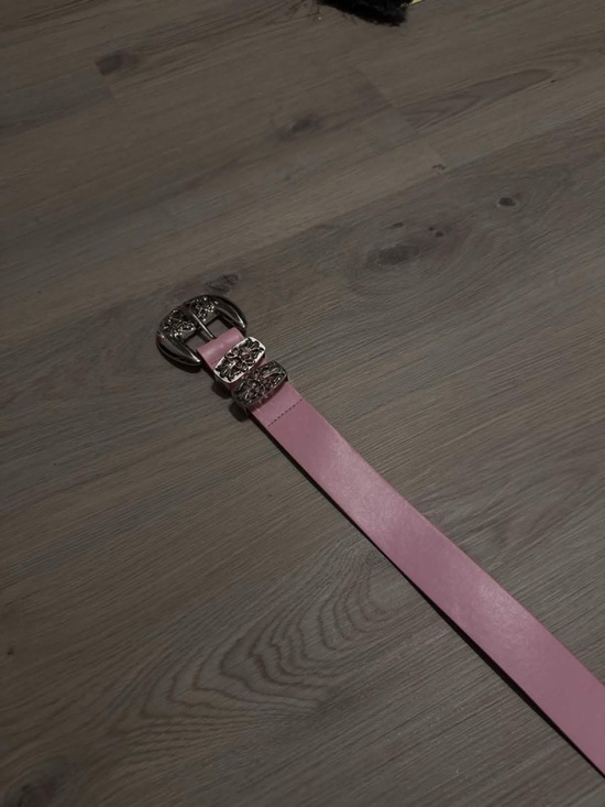 Chrome Hearts Pink Western-Style Women\'s Belt with Embossed Silver Buckle